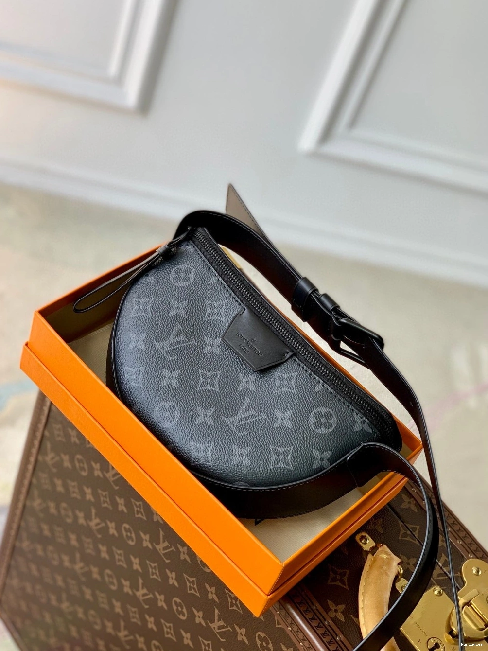 Cheap Moon VUITTON Crossbody LOUIS 0719